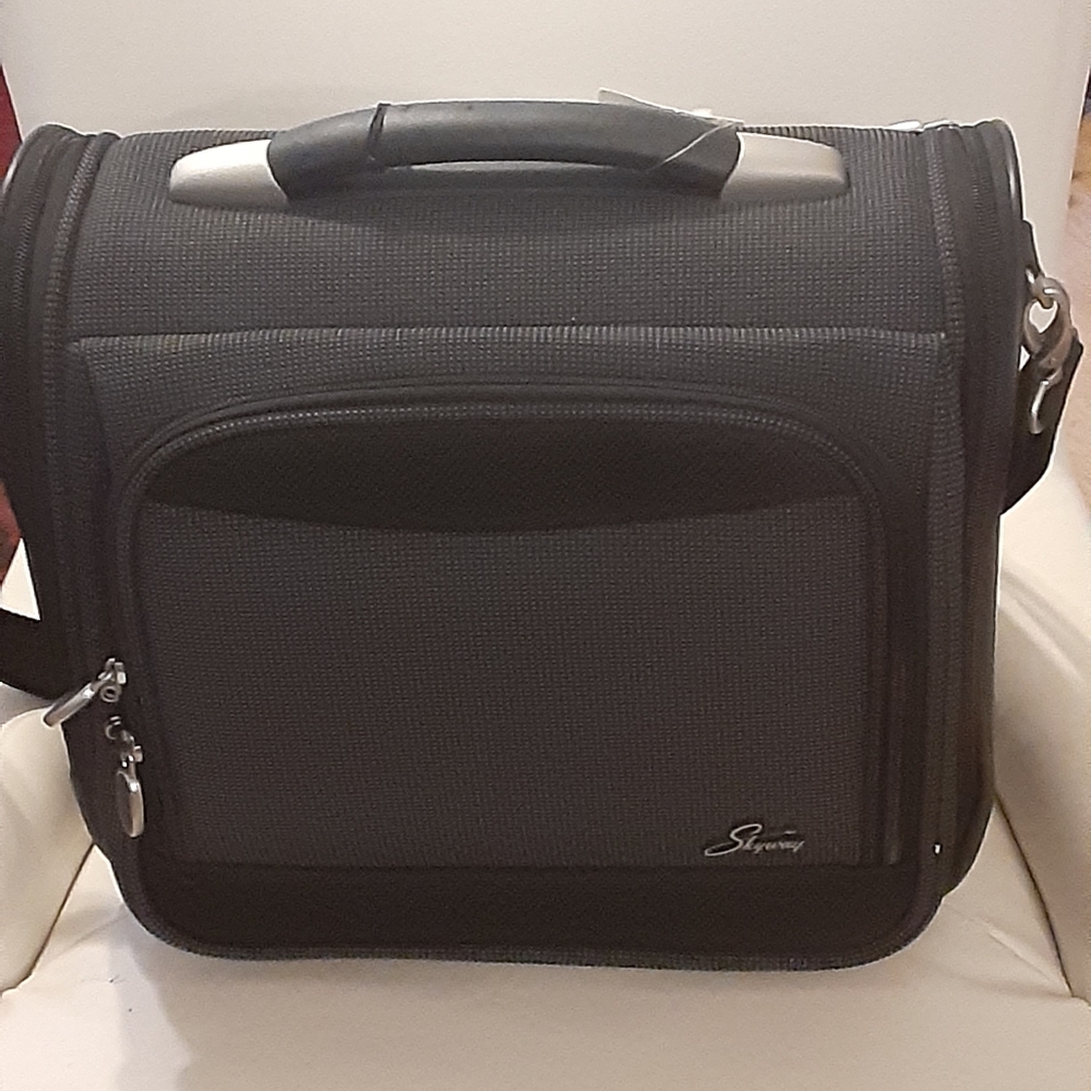 Skyway Personal Tote,Escape Collection.
